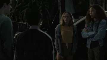 Aviator Nation 5 Stripes Hoodie in Heather Grey worn by Allison (Madison Iseman) as seen in I Know What You Did Last Summer TV series outfits  (S01E03)