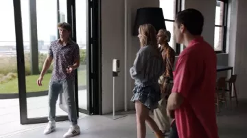 Mother The Ruffle Mini Skirt en Threading The Needle usada por Willa Bartola (Lena Torluemke) en Law & Order: Special Victims Unit wardrobe (S23E05)