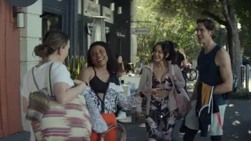 Leggings elásticos con estampado floral Beach Riot Cara usados por Kiki (Shannon Chan-Kent) en los atuendos de la serie you TV (S03E01)