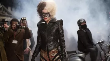 The black and gold costume of Estella / Cruella (Emma Stone) in Cruella