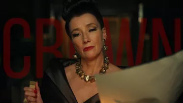The necklace of nuggets worn by The Baroness (Emma Thompson) in the movie Cruella