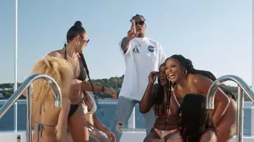 Le t-shirt blanc NASA x Balenciaga de Niska dans son clip Mapess