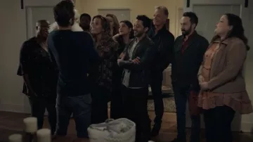 Isabel Marant Siandra Blusa de seda usada por Billie Sutton (Jessica Lucas) como se ve en el vestuario del programa de televisión The Resident (S05E05)