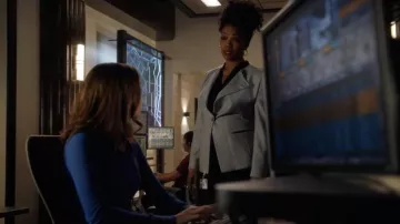 Emporio Armani Fluid Printed Blazer worn by Claudette Collins (Vanessa Estelle Williams) in 9-1-1 TV show outfits (S05E05)