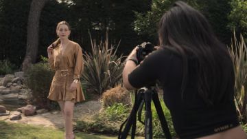 Acler Bastor Poplin Mini Robe portée par Love Quinn (Victoria Pedretti) comme on le voit en Vous (S03E05)