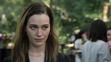 Madewell Chain Necklace inn gold worn by Love Quinn (Victoria Pedretti) as seen in You (S03E06)