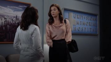 Valentino Angelina Bolso de hombro de cuero acolchado usado por el Dr. Addison Montgomery (Kate Walsh) como se ve en Grey's Anatomy Outfits (S18E04)