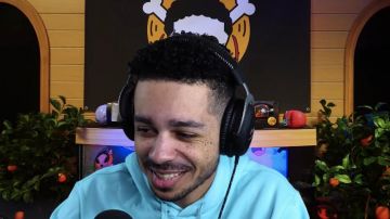La sudadera con capucha Nike Club en azul holandés que lleva Mastu en el vídeo YouTUbe HE WENT CRAZY PTDRRR 