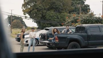 Levi's Wedgie Straight Jeans of Margot (Brianne Tju) as seen in I Know What You Did Last Summer TV show wardrobe (S01E05)