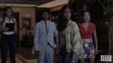 Alice + Olivia Freya Floral Piped Belt Miniskirt worn by Mary Hamilton (Nicole Kang) as seen in Batwoman TV series outfits (S03E02)