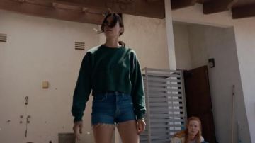 Mother The Tomcat Fray Hem Denim Shorts usado por Kensi Blye (Daniela Ruah) como se ve en los atuendos de la serie de televisión NCIS: Los Angeles (Temporada 13 Episodio 3)
