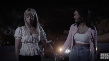 WAYF Lucian Floral Smocké Taille Haut porté par Carrie (Anna Lore) comme on le voit dans Toutes les séries télévisées américaines garde-robe (Saison 4 Épisode 1)
