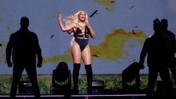 Agent Provocateur Davine Swimsuit worn by Brianna (Eve) as seen in Queens (S01E01)