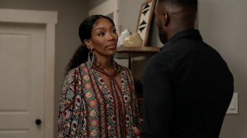 Alice + Olivia Reilly Blouse worn by Naomi (Brandy) as seen in Queens TV show outfits (S01E02)