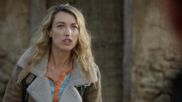 Kari Traa Akle Long Sleeve Henley worn by Eve Harris (Natalie Zea) as seen in La Brea TV show outfits (S01E05)
