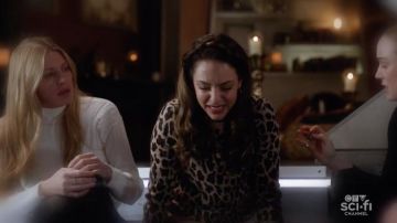 Club Monaco Cable Front Mock Neck Sweater in white worn by Ava Sharpe (Jes Macallan) as seen in DC's Legends of Tomorrow TV show outfits (S07E03)