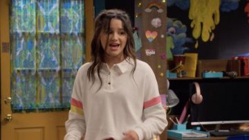 Wildfox Candy Stripe Miami Polo Shirt usado por Lex (Jules LeBlanc) como se ve en los atuendos del programa de televisión Side Hustle (S02E02)