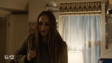 Madewell Surplus Veste Militaire porté par Percy Muldoon (Alice Kremelberg) comme on le voit dans Les tenues de la série TV Sinner (Saison 4 Épisode 3)