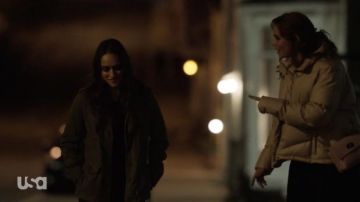 Coton Sur Puffer Jacket porté par l&#39;ancien colocataire de Percy comme on le voit dans les tenues de la série télévisée Sinner (S04E03)