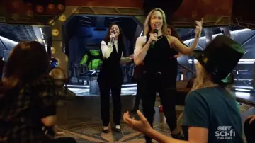 Gorjana Parker Chain Necklace worn by Sara Lance (Caity Lotz) as seen in DC's Legends of Tomorrow TV show outfits (S07E03)