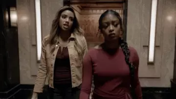 L'agence Janelle Denim Jack­et in yellow worn by Sophie Moore (Meagan Tandy) as seen in Batwoman TV series wardrobe (Season 3 Episode 3)