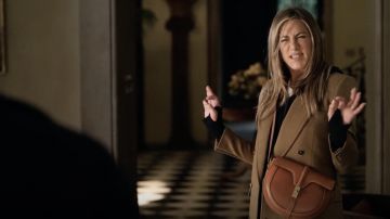 Celine Medium Besace 16 Sac en Cuir de Veau Naturel sac à main porté par Alex Levy (Jennifer Aniston) comme on le voit dans L'émission du Matin (S02E07)