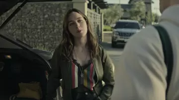 Le top rayé Line & Dot porté par Love Quinn (Victoria Pedretti) dans la série You (Season 3 Episode 2)