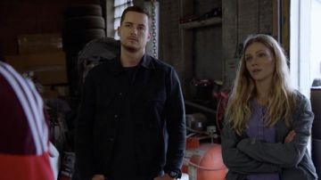 Gap Ribbed Henley T-shirt in purple worn by Hailey Upton (Tracy Spiridakos) as seen in Chicago P.D. TV series wardrobe (S09E07)