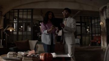 Isabel Marant Étoile Pitti Ombre Camisa en rosa púrpura usada por Ryan Wilder (Javicia Leslie) como se ve en los atuendos de la serie de televisión Batwoman (S03E04)