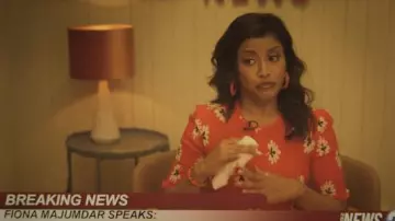 Ganni Rouge Linaria Imprimé Floral Mélange de Coton Haut porté par Fiona (Tiya Sircar) comme on le voit dans Guilty Party TV show garde-robe (S01E05)