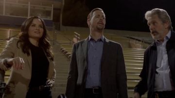 Madewell Manches Courtes Harley Tee en noir porté par Jessica Knight (Katrina Law) comme on le voit dans l'émission de télévision NCIS garde-robe (S19E06)