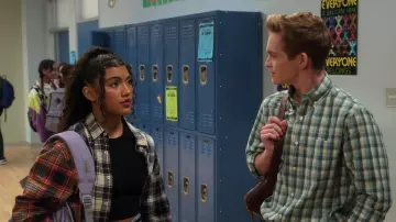 Bondka Sac à dos violet porté par Robyn Rook (Dior Goodjohn) comme on le voit dans Chef de Classe (S01E03)