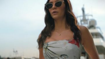 El vestido de flores de Alexander McQueen usado por Natalie Bauer (Nina Dobrev) en Love Hard