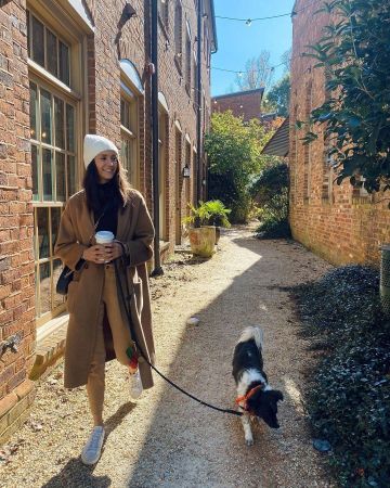 El look de Nina Dobrev en la cuenta de Instagram de @mrs.maverick