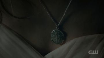 Talisman necklace worn by Josie Saltzman (kaylee bryant) as gift from Hope in Legacies Tv series wardrobe (Season 1 Episode 9)