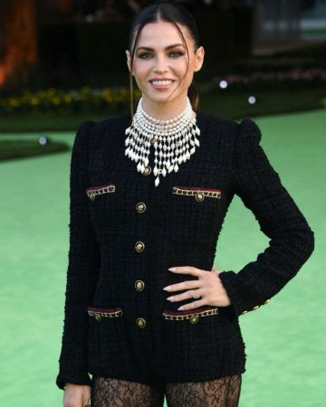 The Chanel jacket worn by Jenna Dewan on his account Instagram @jennadewan