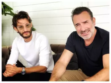 La montre Montblanc portée par Pierre Niney au Festival de Cannes 2021 lors de la promo du film OSS 117 : Alerte rouge en Afrique noire 