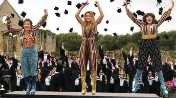La combinaison rayée portée par Donna (Lily James) dans le film Mamma Mia ! Here We Go Again