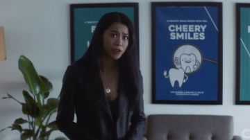 [BLANKNYC] Chaqueta Moto Letaher en negro usada por Georgia 'George' Fan (Leah Lewis) como se ve en el vestuario del programa de televisión Nancy Drew (S03E05)