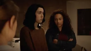 Levi's western denim jacket worn by Iris Bennett (Aliyah Royale) as seen in The Walking Dead: World Beyond TV series outfits (S02E05)