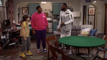 Nike Sportswear Tech Fleece Jogger Sweatpants worn by Malcolm (Sheaun McKinney) as seen in The Neighborhood Tv series wardrobe (Season 4 Episode 7)