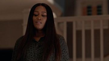 Bella Dahl Ourlet Arrondi Shirt porté par Brianna 'Professeur de Sexe' (Eve) comme on le voit dans le Queens (S01E04)