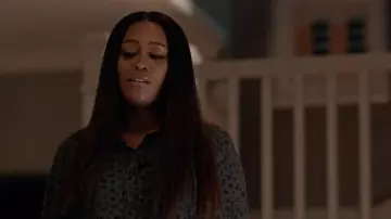 Bella Dahl Rounded Hem Shirt worn by Brianna 'Professor Sex' (Eve) as seen in Queens (S01E04)