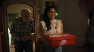 White Embroidered Top worn by Ana Morales (Karrie Martin) as seen in Gentefied (S02E06)