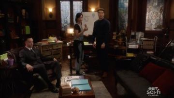 Converse Chuck Taylor High Top Sneakers en negro usado por Zari Tomaz (Tala Ashe) como se ve en los trajes de la serie de televisión Legends of Tomorrow de DC (S07E05)