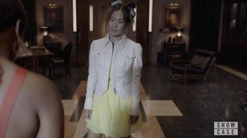 Jonathan Simkhai Standard Wyatt Stretch Vegan Veste en Cuir portés par Mary Hamilton (Nicole Kang) comme on le voit dans Batwoman TV show garde-robe (S03E05)