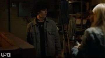 Topman Considerado chaqueta vaquera de algodón orgánico en gris usada por Jake Wheeler (Zackary Arthur) en los atuendos de la serie Chucky Tv (S01E05)