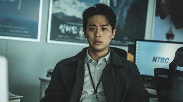 Grey Button Down Shirt worn by Bae Young-jae (Park Jung-min) as seen in Hellbound TV show outfits (Season 1)