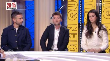 The navy blue jacket with golden buttons Kidur worn by Julien Bellver in the Daily show of November 23, 2021