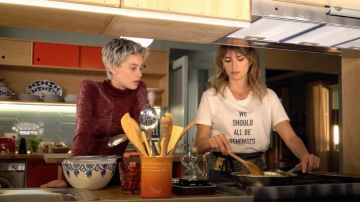 We Should All Be Feminists T-Shirt in white worn by Janis (Penélope Cruz) as seen in Parallel Mothers / Madres paralelas